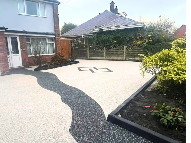 After: Tired block to resin with a feature sweep - S P Groundworks & Driveways