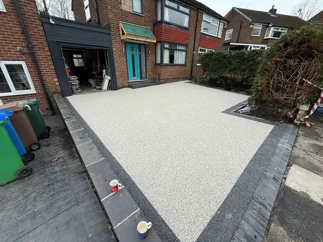 Resin by S P Groundworks & Driveways - Cream resin bound drive with charcoal block edge